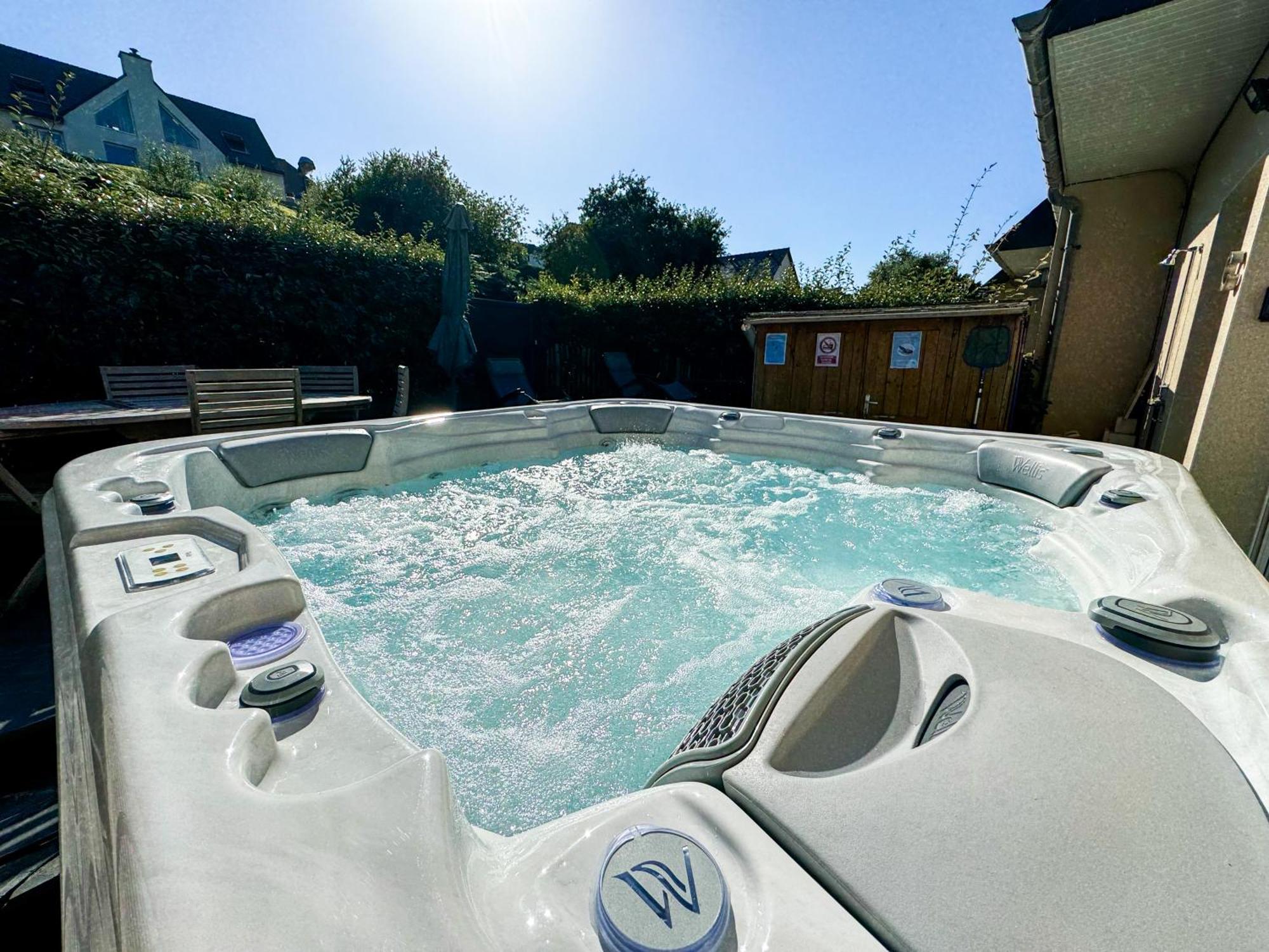 Jacuzzi Professionel Les Pieds Dans L'Eau Plage A 50 M Trevou-Treguignec Exterior photo