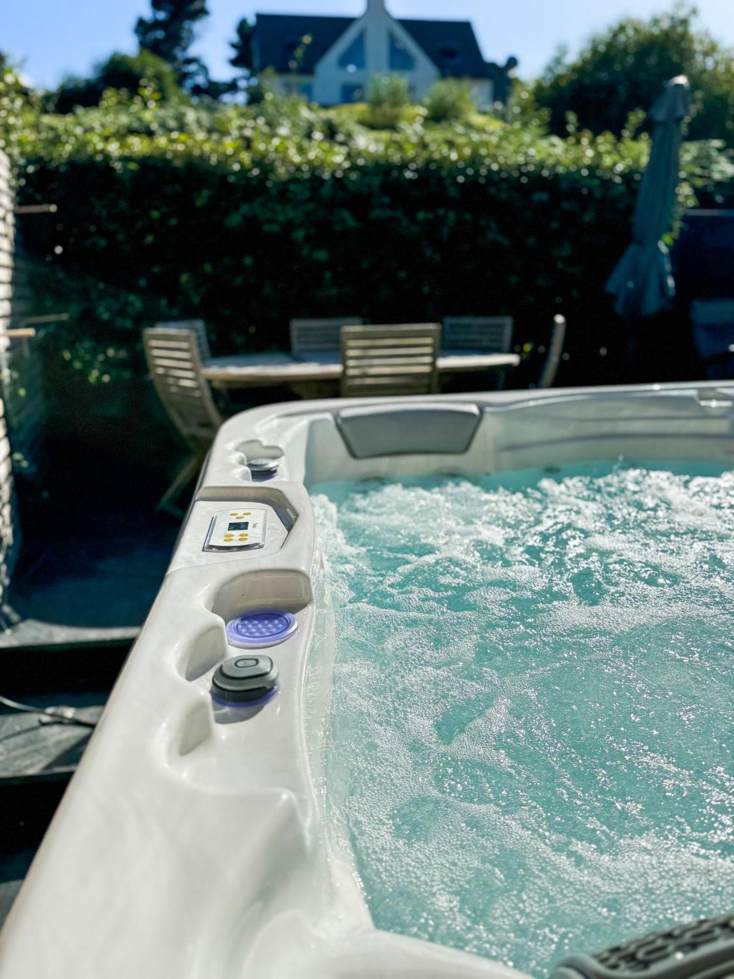 Jacuzzi Professionel Les Pieds Dans L'Eau Plage A 50 M Trevou-Treguignec Exterior photo