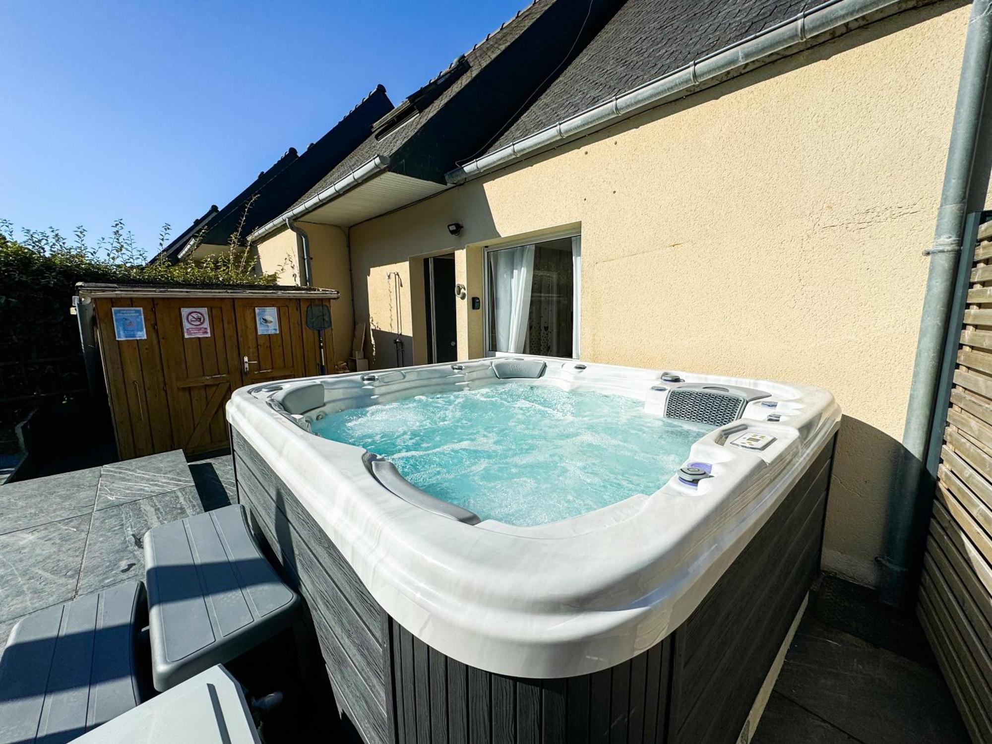 Jacuzzi Professionel Les Pieds Dans L'Eau Plage A 50 M Trevou-Treguignec Exterior photo